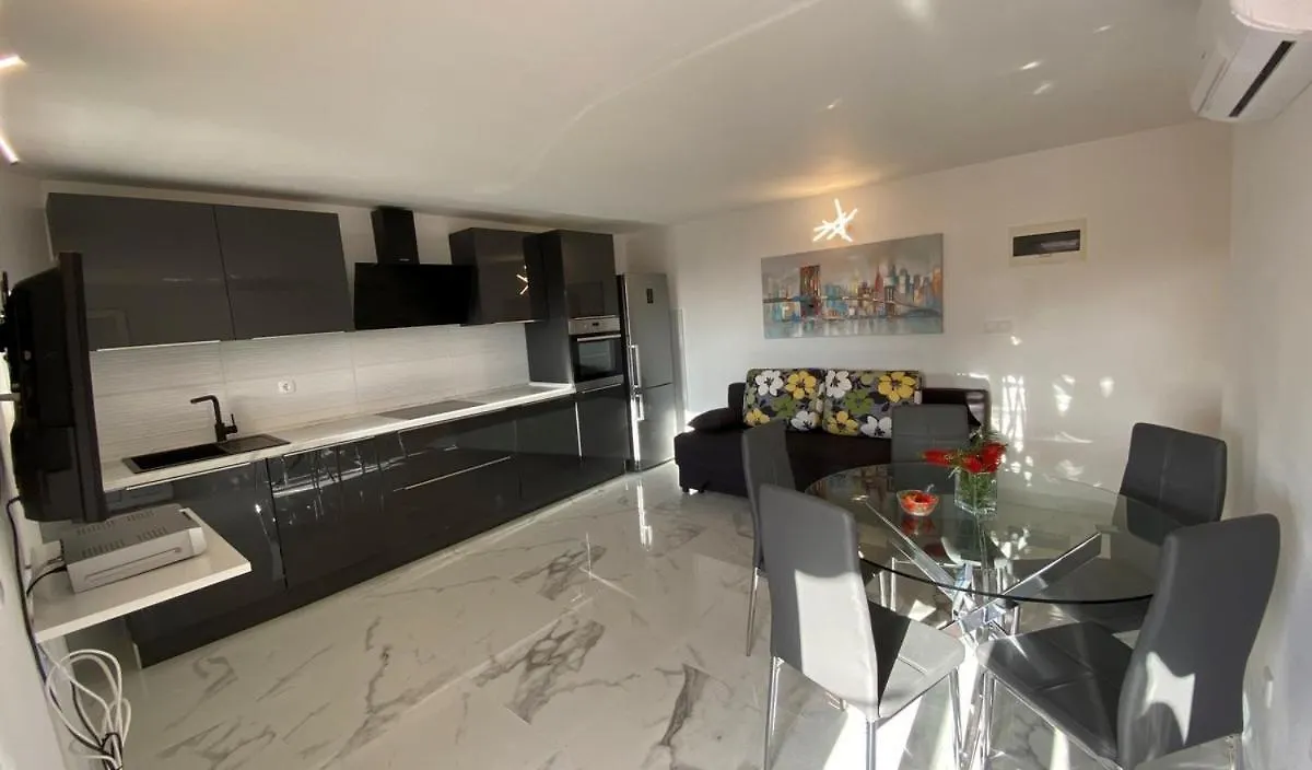 Apartment In Okrug Gornji With Balcony, Air Conditioning, Wifi, Dishwasher 5048-1 Trogir 0*,