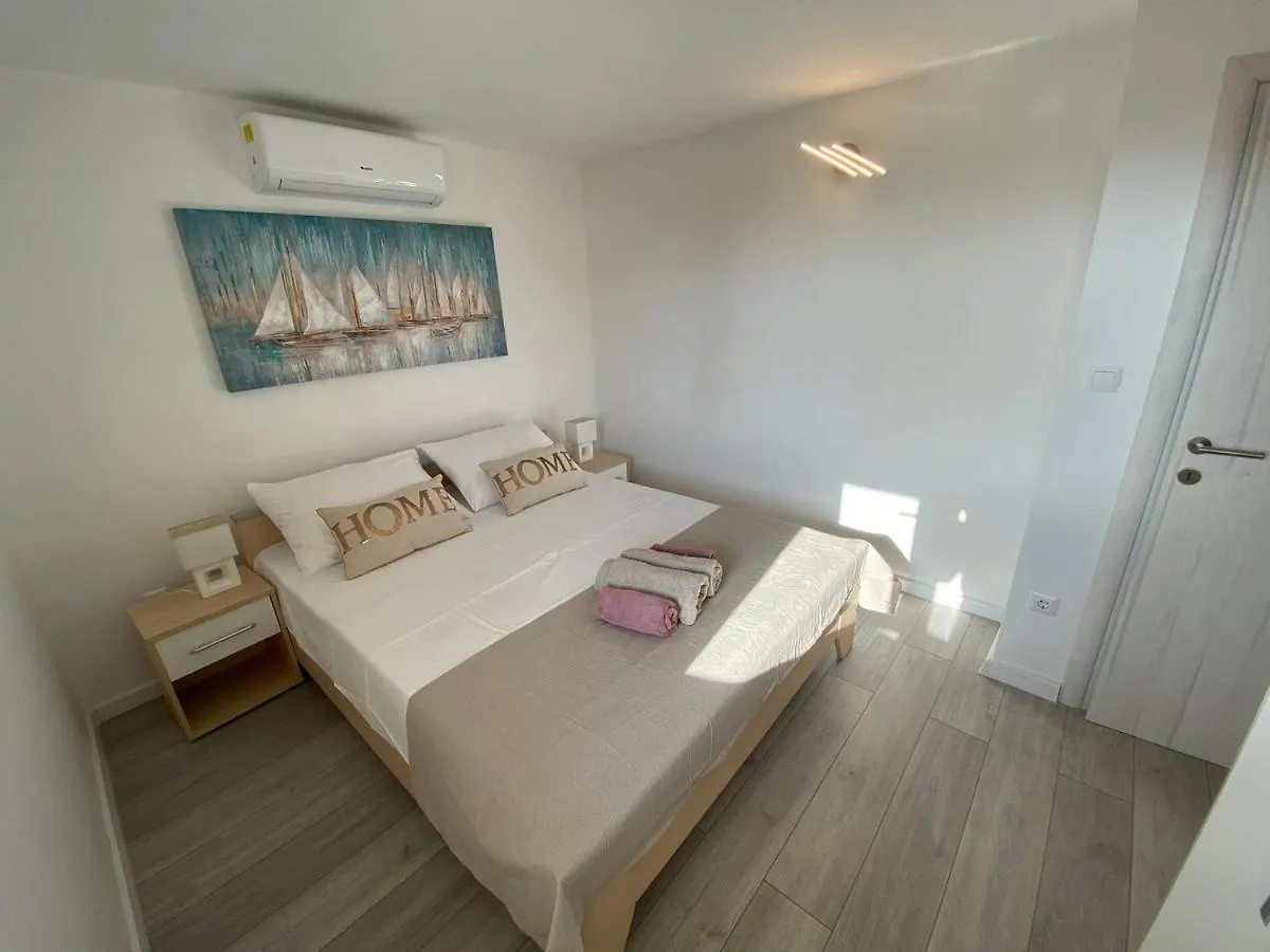 Apartment In Okrug Gornji With Balcony, Air Conditioning, Wifi, Dishwasher 5048-1 Trogir