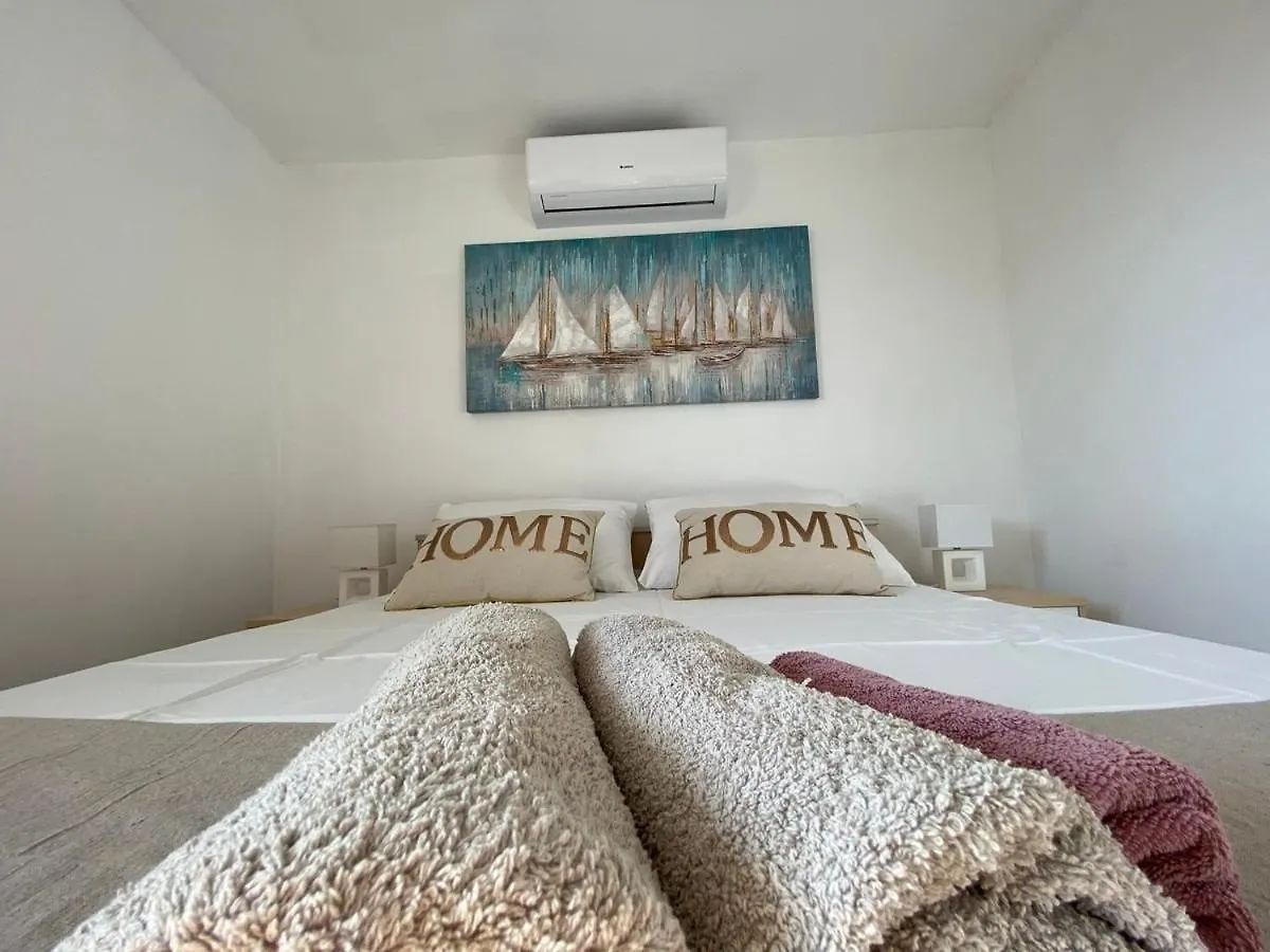 Apartment In Okrug Gornji With Balcony, Air Conditioning, Wifi, Dishwasher 5048-1 Trogir