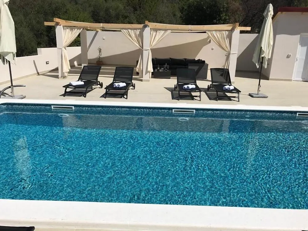 Apartment In Okrug Gornji With Balcony, Air Conditioning, Wifi, Dishwasher 5048-1 Trogir