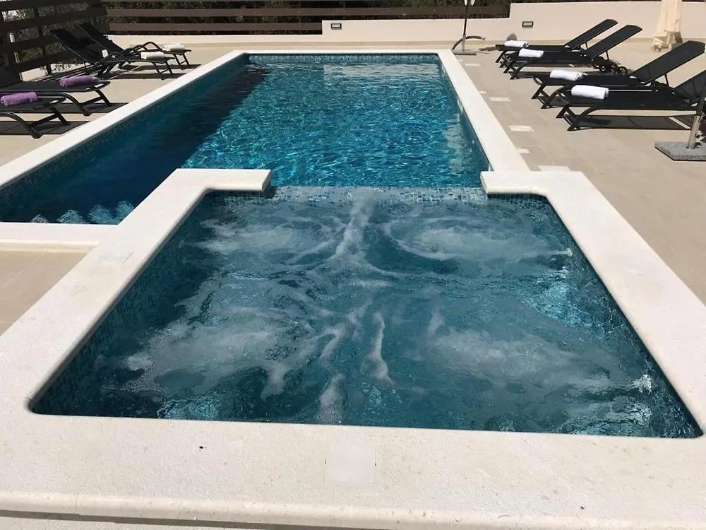 Apartment In Okrug Gornji With Balcony, Air Conditioning, Wifi, Dishwasher 5048-1 Trogir