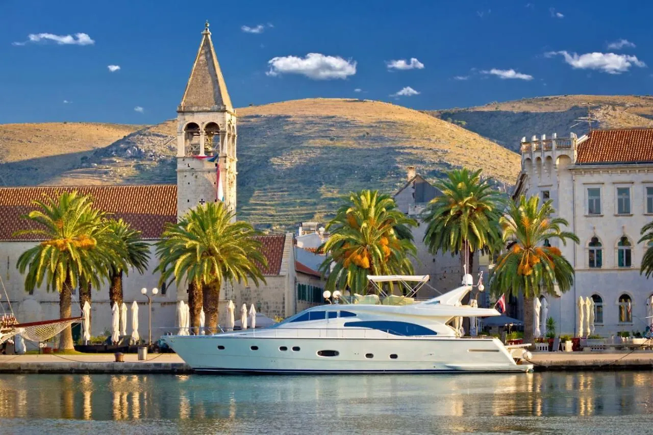 Apartment In Okrug Gornji With Balcony, Air Conditioning, Wifi, Dishwasher 5048-1 Trogir