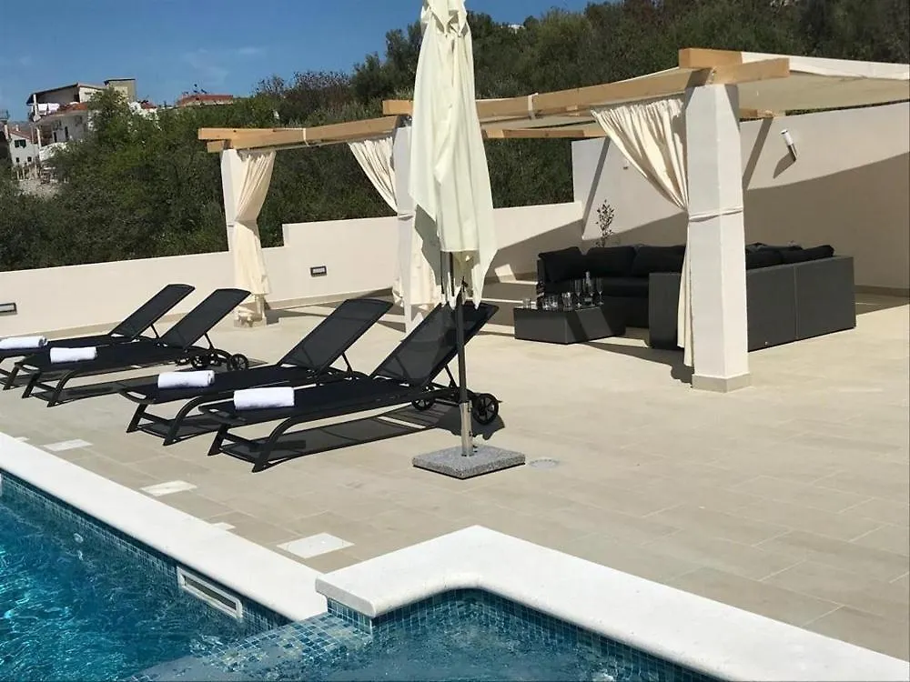 Apartment In Okrug Gornji With Balcony, Air Conditioning, Wifi, Dishwasher 5048-1 Trogir