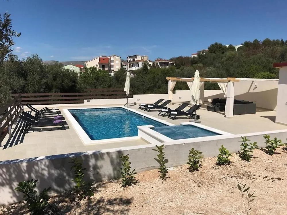 Apartment In Okrug Gornji With Balcony, Air Conditioning, Wifi, Dishwasher 5048-1 Trogir Croatia