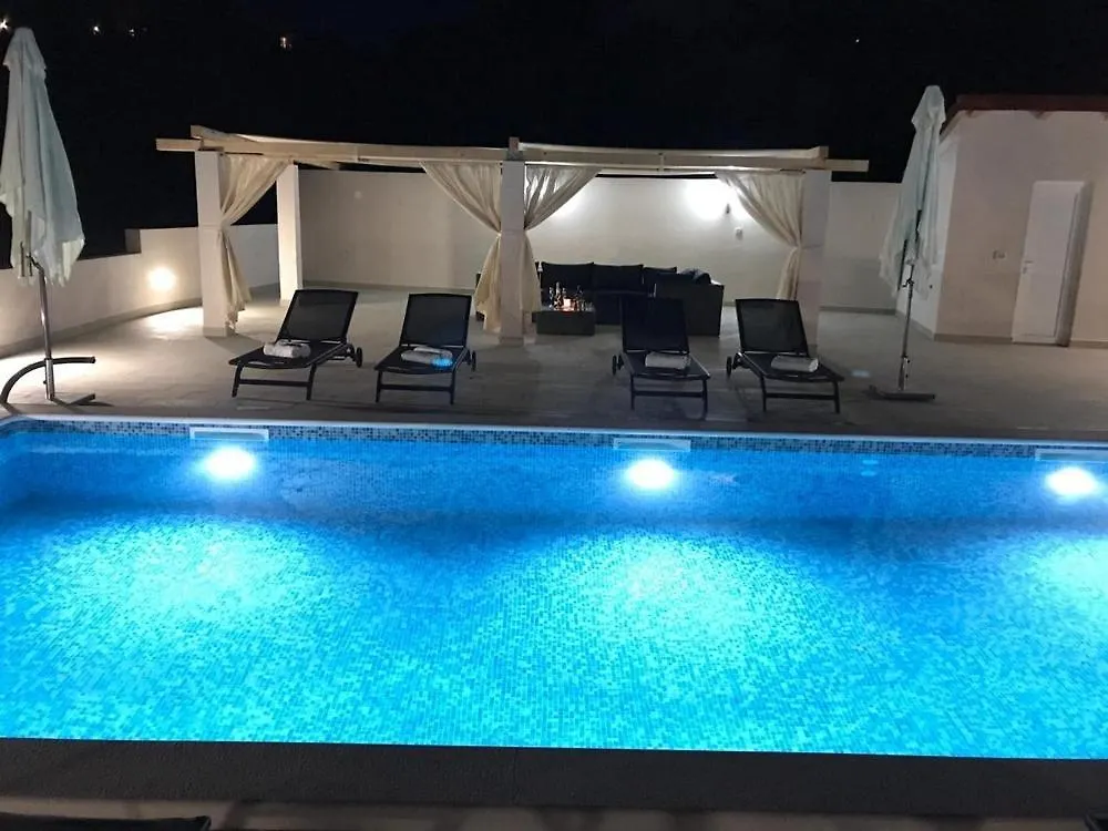 Apartment In Okrug Gornji With Balcony, Air Conditioning, Wifi, Dishwasher 5048-1 Trogir