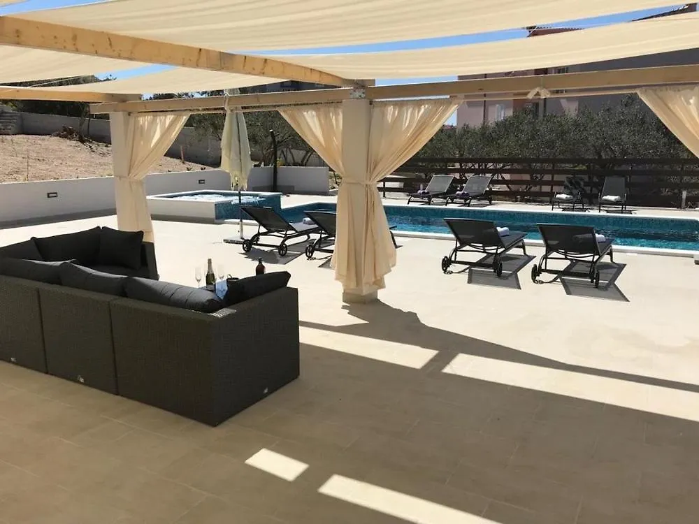 Apartment In Okrug Gornji With Balcony, Air Conditioning, Wifi, Dishwasher 5048-1 Trogir