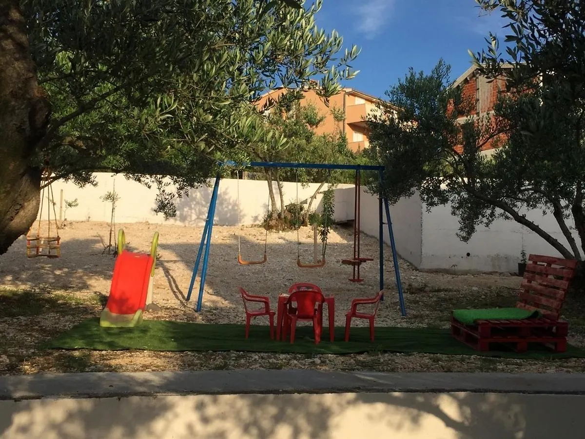 Apartment In Okrug Gornji With Balcony, Air Conditioning, Wifi, Dishwasher 5048-1 Trogir
