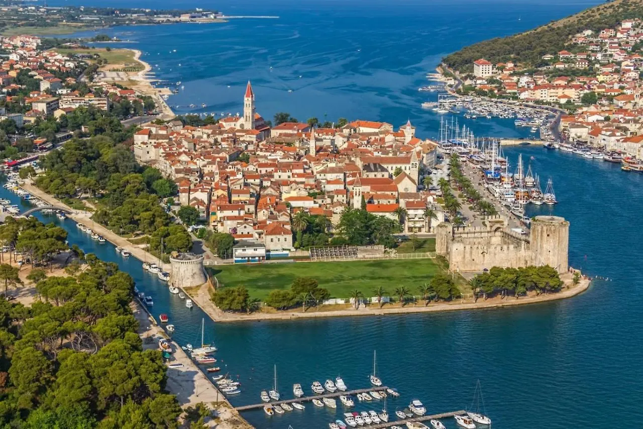 Apartment In Okrug Gornji With Balcony, Air Conditioning, Wifi, Dishwasher 5048-1 Trogir Kroatien